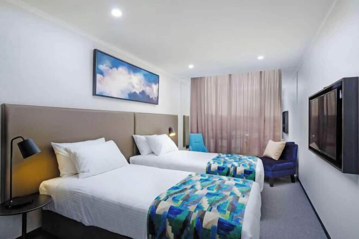 2 bedrooms, premium bedding, in-room safe, blackout drapes