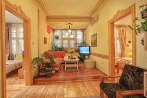 City House, 3 Bedrooms | Living area - Guesthouse Tomovi (Plovdiv)