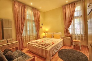 City House, 3 Bedrooms | 3 bedrooms, soundproofing, iron/ironing board, free cots/infant beds - Guesthouse Tomovi (Plovdiv)