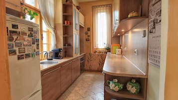 City House, 3 Bedrooms | Private kitchen | Fridge, microwave, oven, stovetop