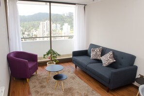 Departamento estándar, 1 cama matrimonial y sofá cama | Área de sala de estar | Televisión de pantalla plana