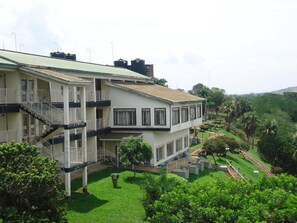 Exterior - Brisk Hotel Triangle (Jinja)