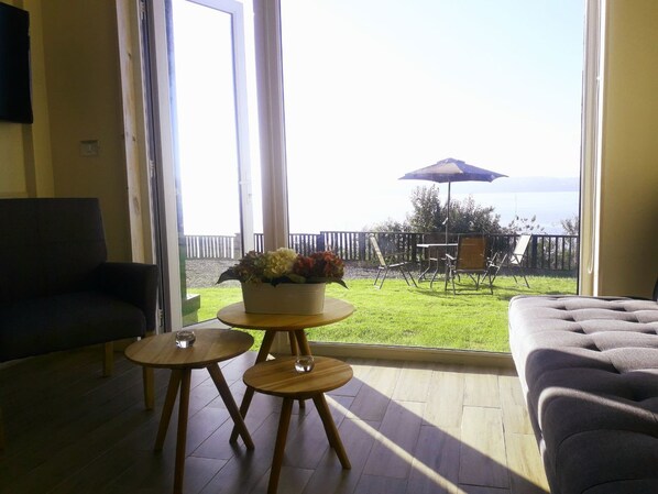 Family Apartment, 2 Bedrooms, Lake View | Living room
