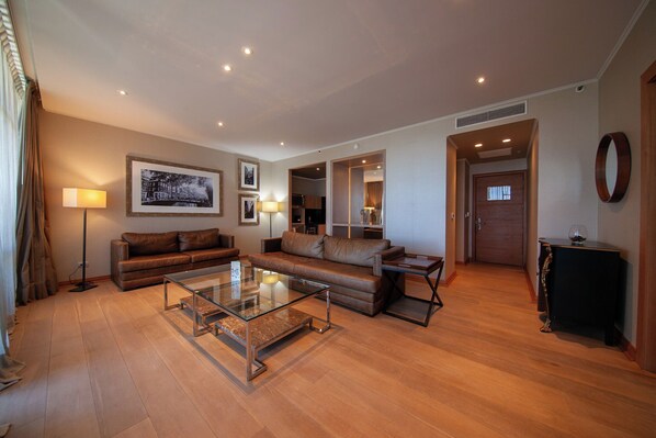 50-inch flat-screen TV with cable channels, TV, heated floors