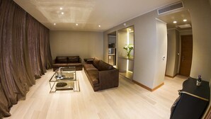 50 インチの薄型テレビ (ケーブル放送視聴可)、テレビ、床暖房