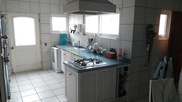 Casa familiar, diversos llits | Cuina privada | Frigorífic gran, placa de cuina i bullidora elèctrica