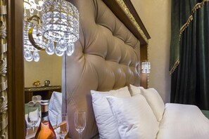 Kamar Double Standar, 1 Tempat Tidur Queen, pemandangan kota | Seprai premium, minibar, meja kerja, dan tirai kedap cahaya