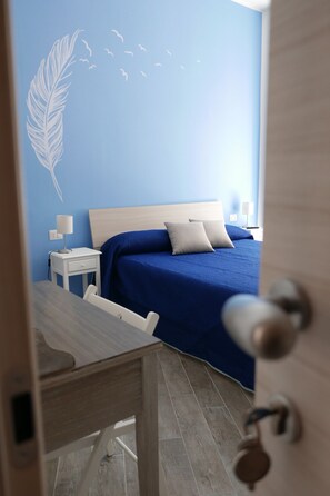 Comfort-Doppelzimmer | Daunenbettdecken, Schreibtisch, laptopgeeigneter Arbeitsplatz