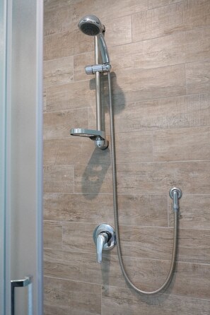 Tremannsrom – comfort | Dusj på badet