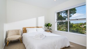 Unclassified image, 4 of 12, button - Glenfield Spacious 3 Bedrooms Unit (Auckland)