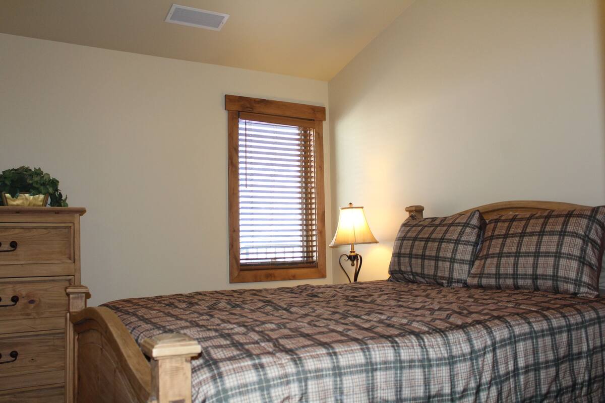 Luxury Suite, 3 Bedrooms, 2 Bathrooms, River View | 1 bedroom, WiFi, individually decorated, individually furnished