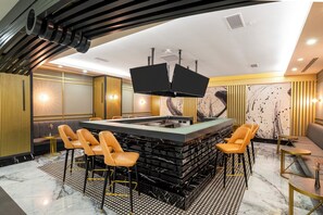 5 Bars/Lounges
