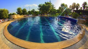 Hồ bơi ngoài trời