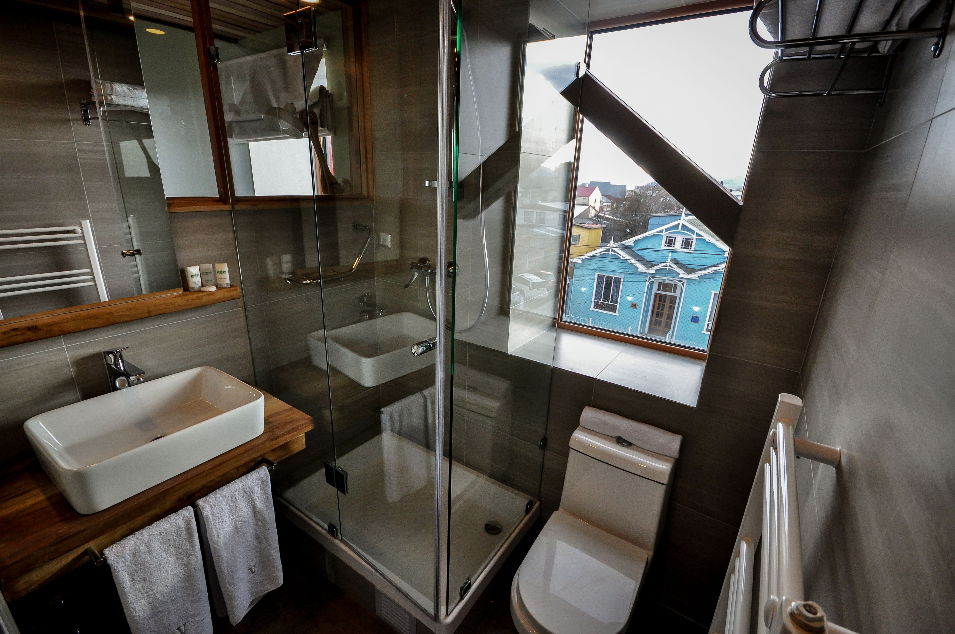 standard double room, 1 double bed | bathroom | shower, rainfall showerhead, free toiletries, hair dryer