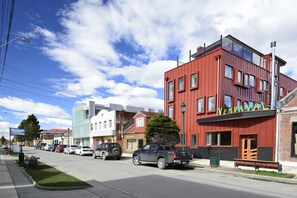 Front of property - Hotel Vendaval (Natales)