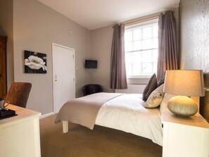 Premium bedding, desk, iron/ironing board, free WiFi