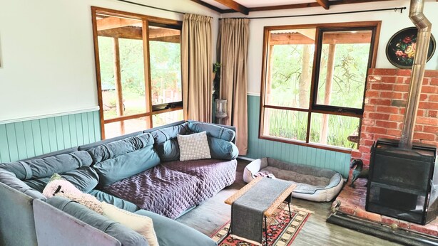 Casa familiar, 4 habitaciones, vista a la montaña | Área de sala de estar | Televisión de pantalla plana, chimenea y reproductor de DVD 