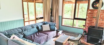 Rustic Country Lane Farmhouse in Lysterfield