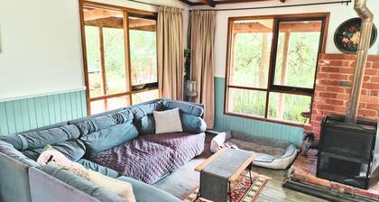 Rustic Country Lane Farmhouse in Lysterfield