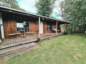 Front of property - Rustic Country Lane Farmhouse in Lysterfield (Lysterfield)