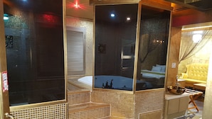 مغطس/حوض استحمام عميق