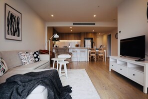 Luxury Apartment, 2 Bedrooms | Living area | TV - Homely Apartments in Southbank (South Brisbane)