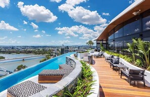 Outdoor pool - Homely Apartments in Southbank (South Brisbane)