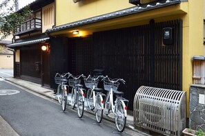 Front of property - karaku Inn (Kyoto)