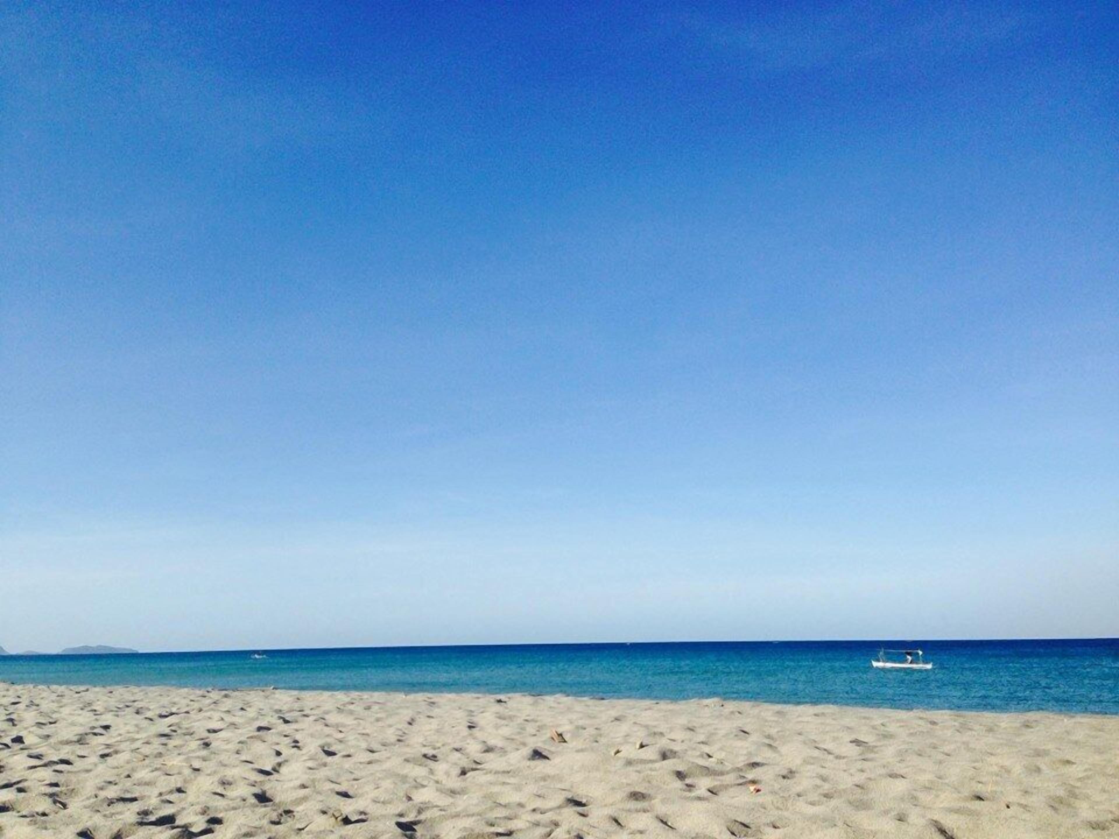 Am Strand, Sonnenschirme, Schnorcheln, Surfen/Bodyboarden