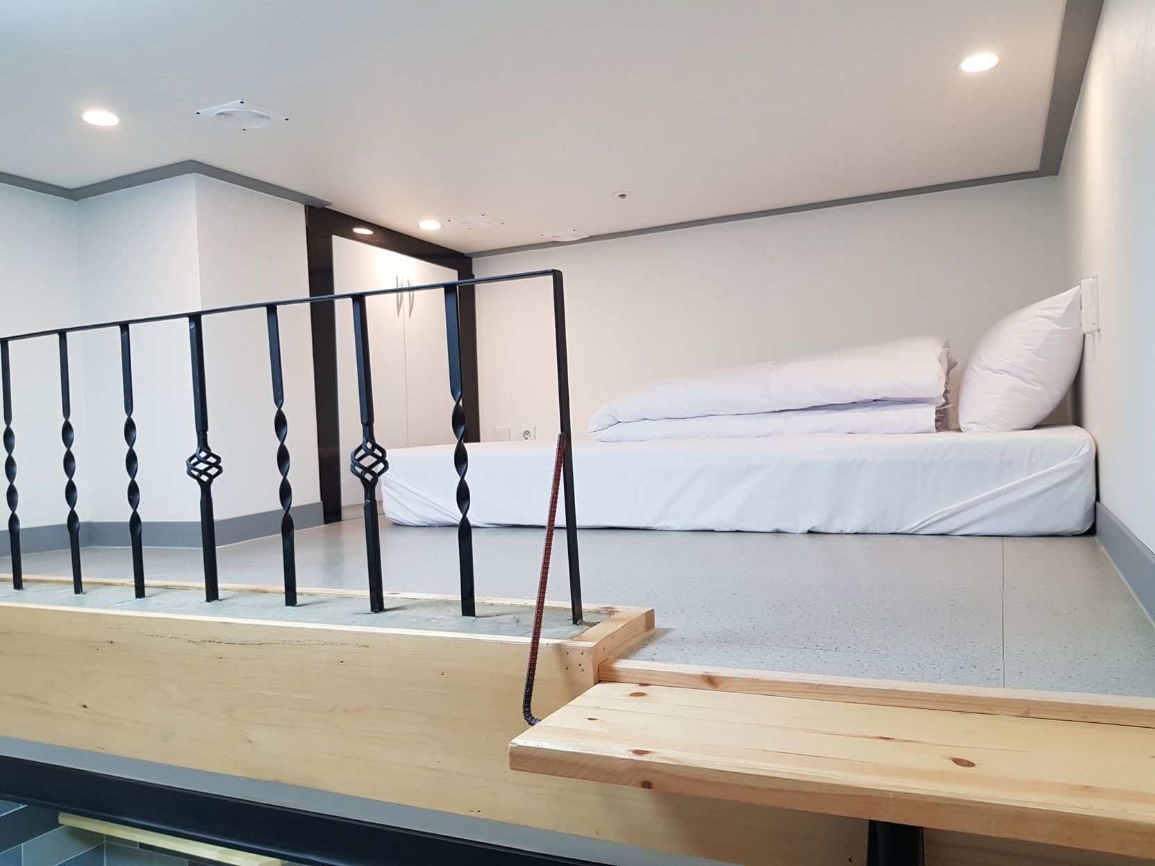 Escritorio, wifi gratis, ropa de cama