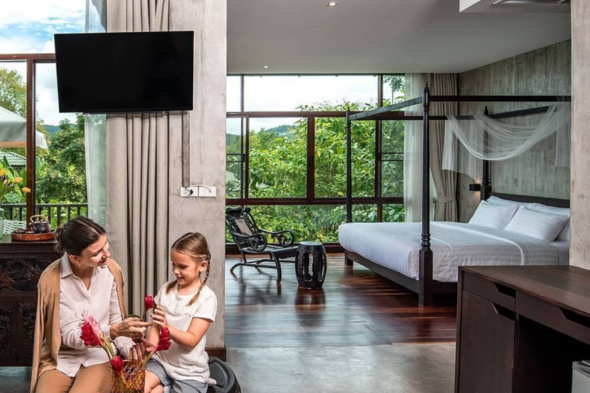 Minibar, in-room safe, blackout drapes, free WiFi