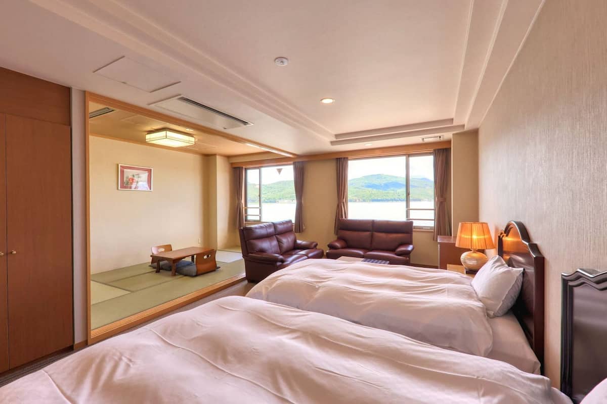 yamanakako view junior suite, non smoking | hypo-allergenic bedding, down duvets, desk, laptop workspace