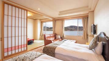 Yamanakako View Suite with Hot Springs, Non Smoking | Hypo-allergenic bedding, down comforters, desk, laptop workspace