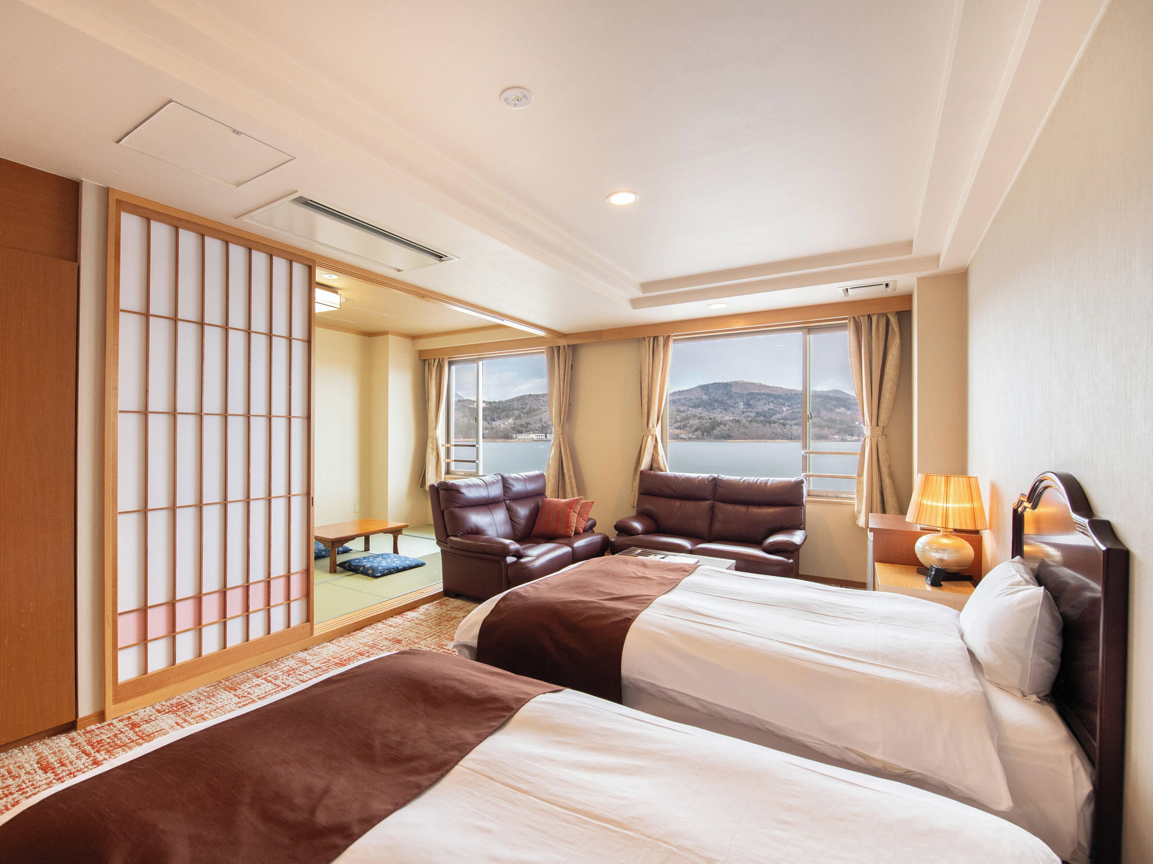 Suite Junior, Bebas Asap Rokok, pemandangan danau (Yamanakako View) | Seprai antialergi, selimut bulu angsa, dan meja kerja