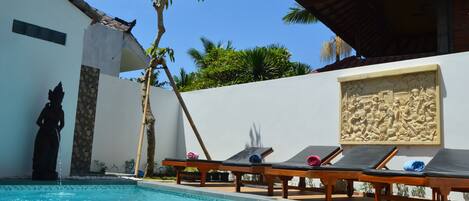 Outdoor pool, pool loungers