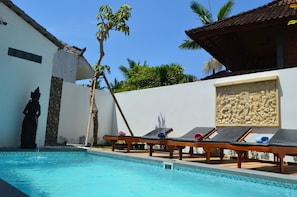 Outdoor pool, sun loungers