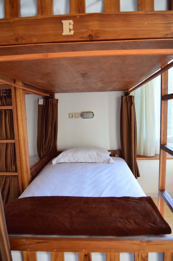Shared Dormitory, Non Smoking | Free WiFi, bed sheets