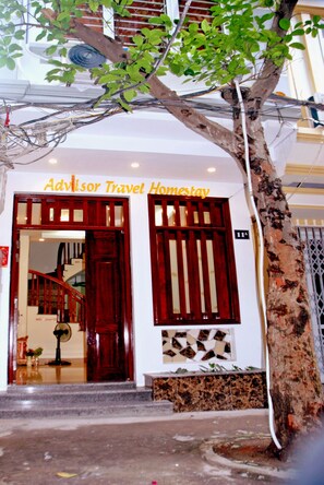 Property entrance - Advisor Travel Homestay (Hanoi)