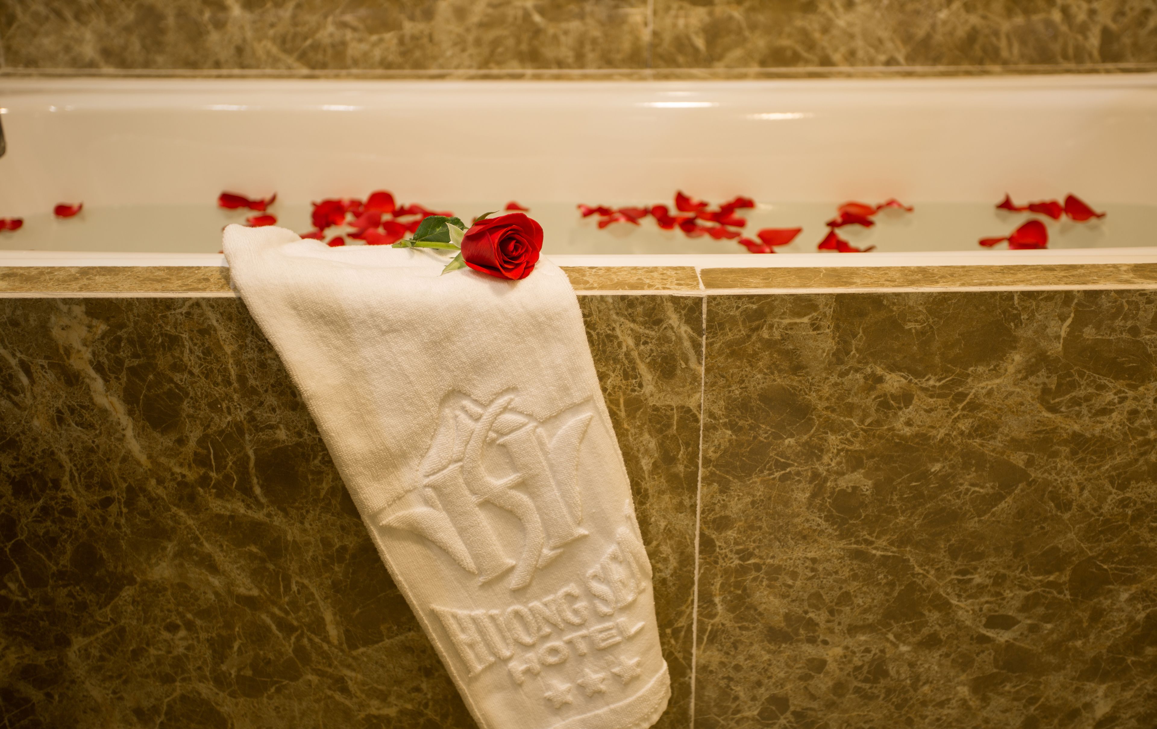 deep-soaking bathtub