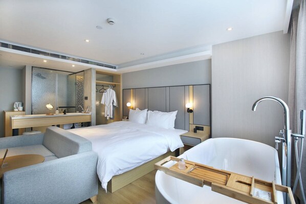 Habitación Deluxe | Ropa de cama de alta calidad, edredón, camas con pillow-top y minibar 