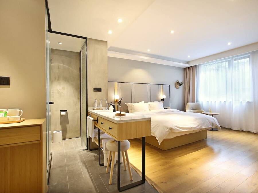 Design Studio, Balcony, Courtyard View | Premium bedding, down comforters, pillowtop beds, minibar