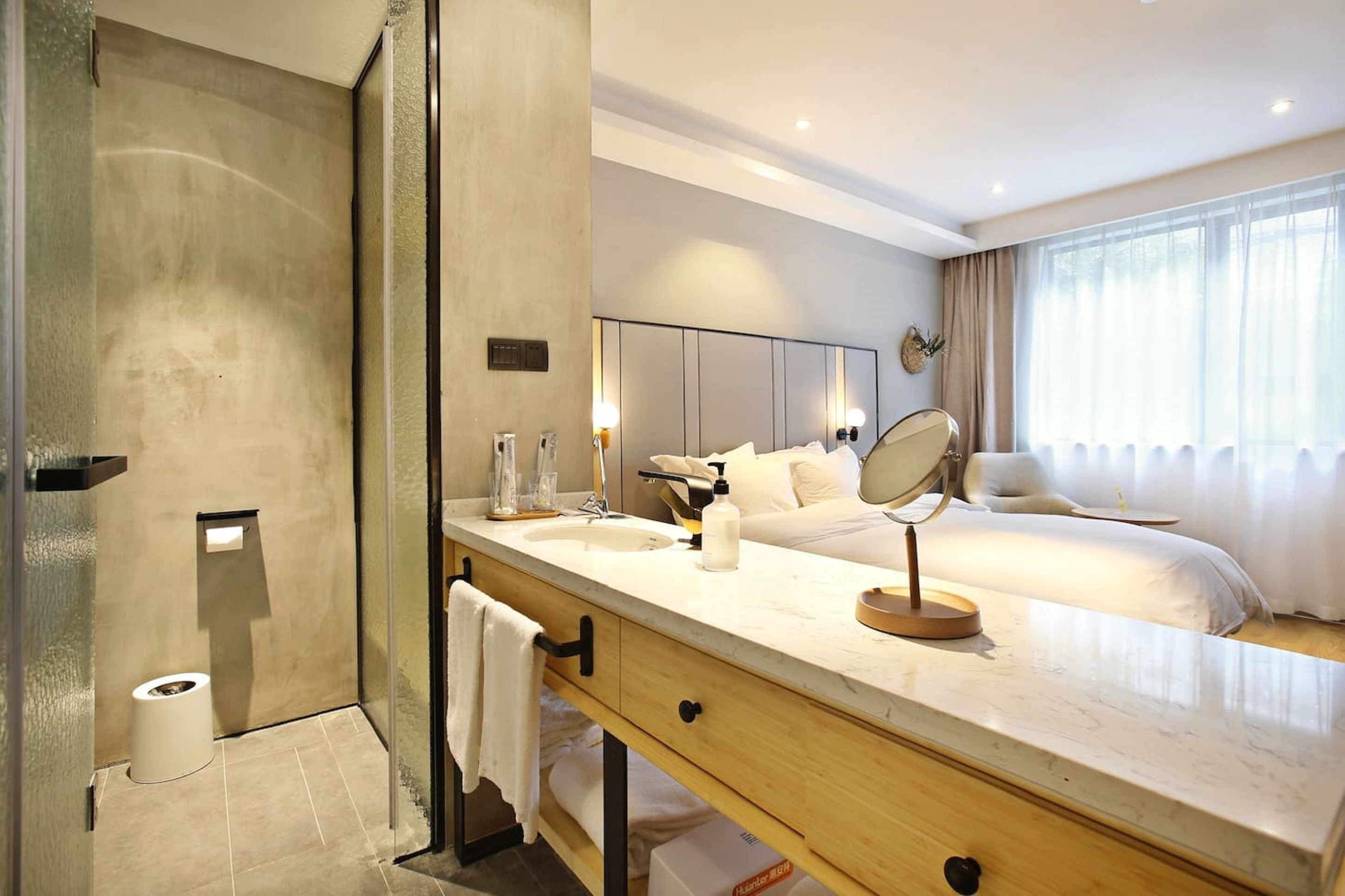 design studio, balcony, courtyard view | premium bedding, down duvets, pillow-top beds, minibar