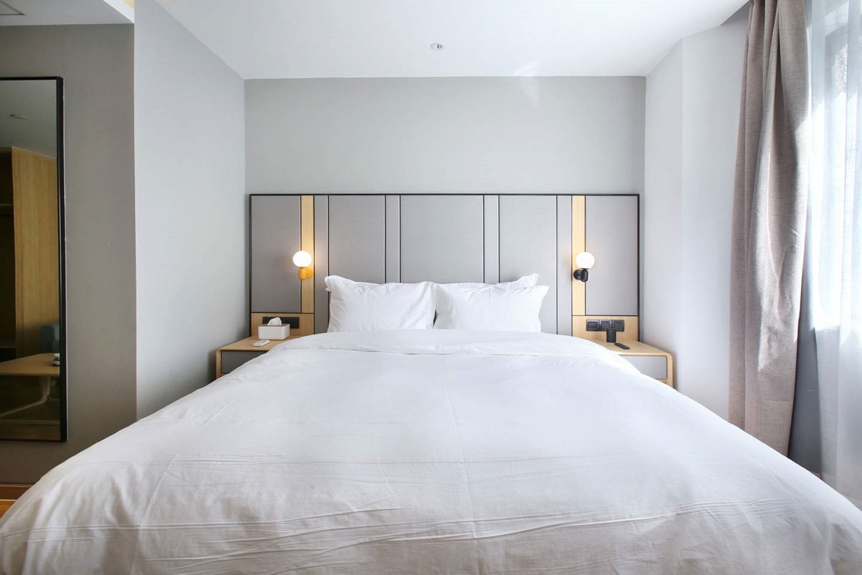 Ropa de cama de alta calidad, edredón, camas con pillow-top y minibar 