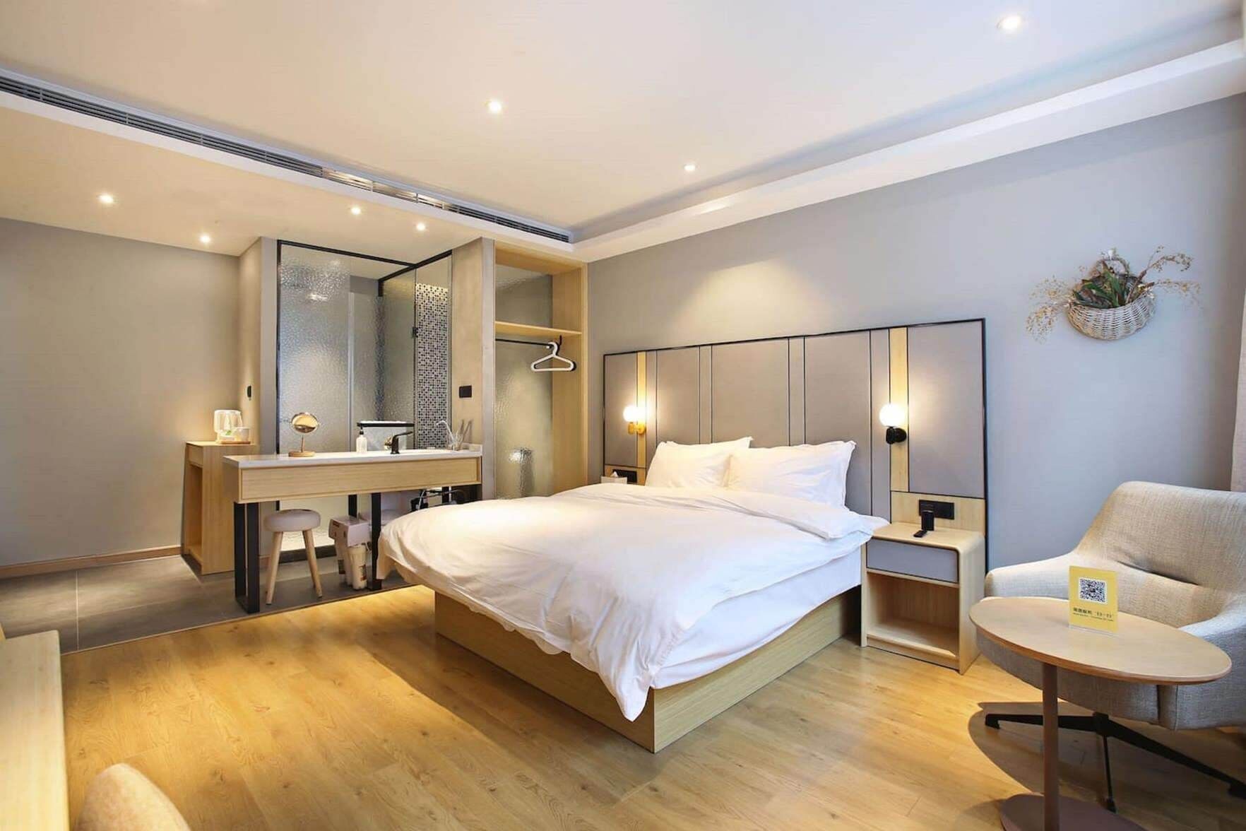 Ropa de cama de alta calidad, edredón, camas con pillow-top y minibar 