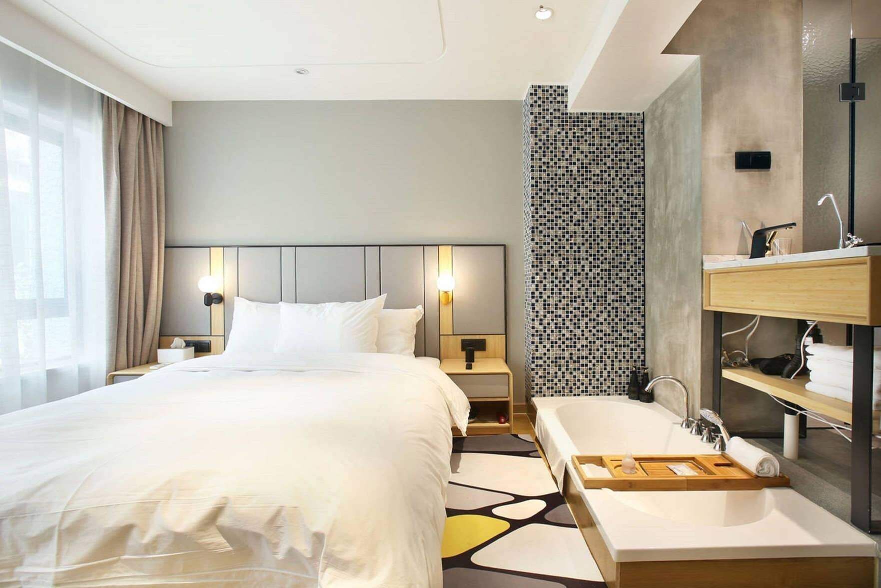 Ropa de cama de alta calidad, edredón, camas con pillow-top y minibar 