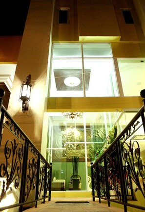 Property entrance - Chour Palace Hotel (Mae Sai)