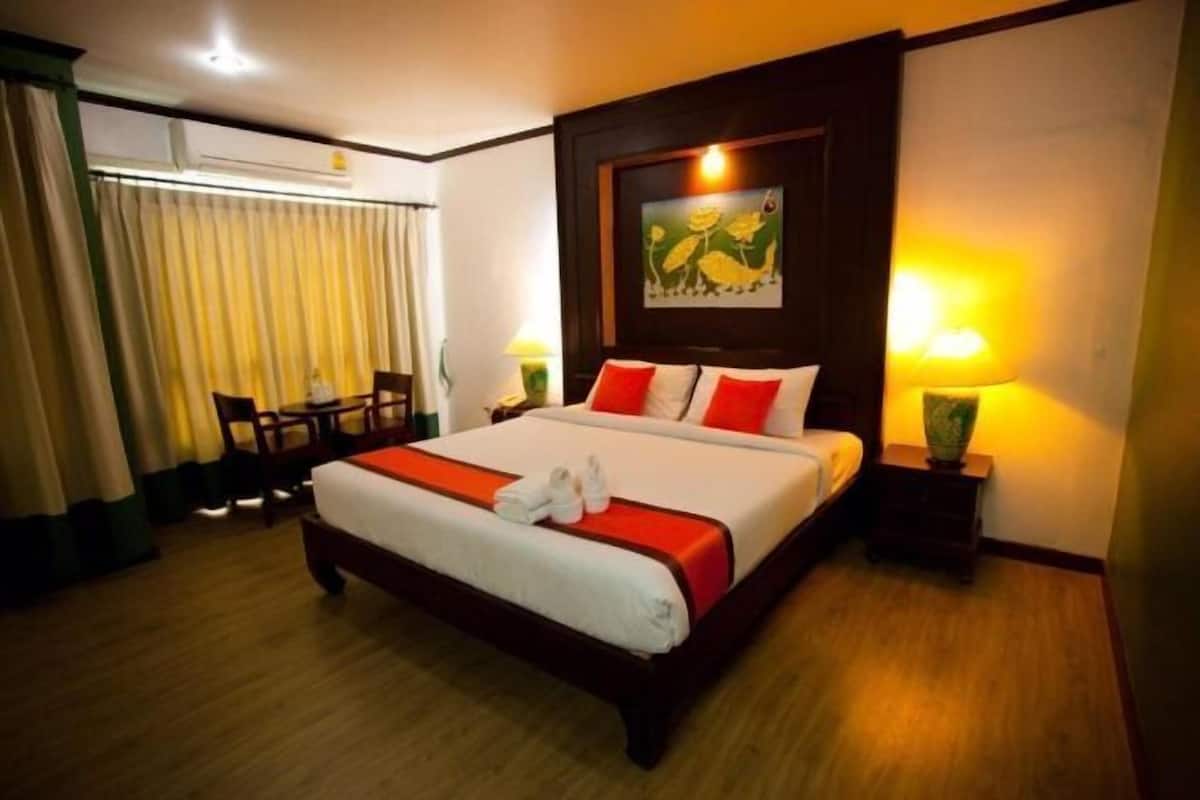 Rollaway beds (surcharge), WiFi (free)