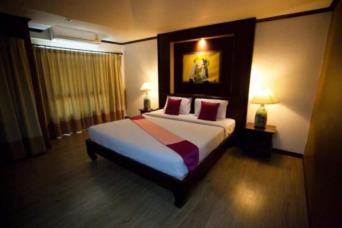 Rollaway beds (surcharge), WiFi (free)