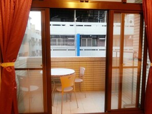 Individually furnished, blackout drapes, free WiFi, bed sheets - Purple (Taichung)