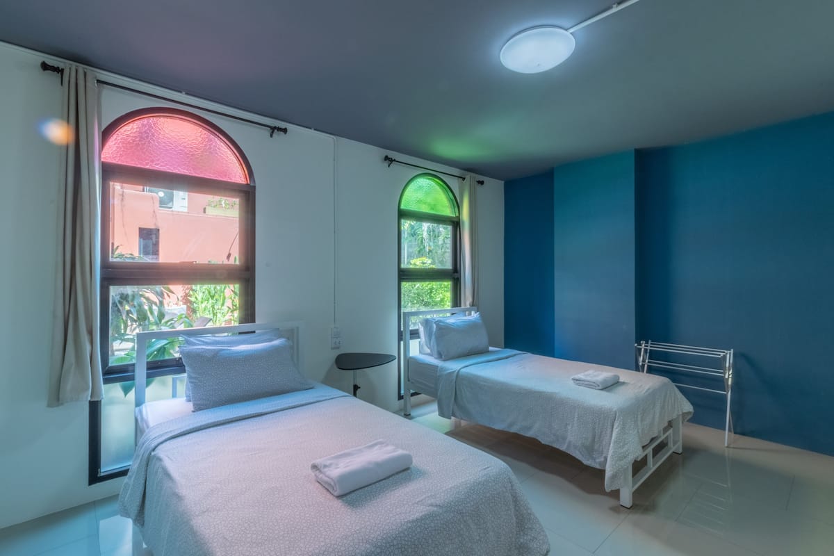 Standard Twin Room | Langsir/tirai gelap terus, Wi-fi percuma, cadar katil